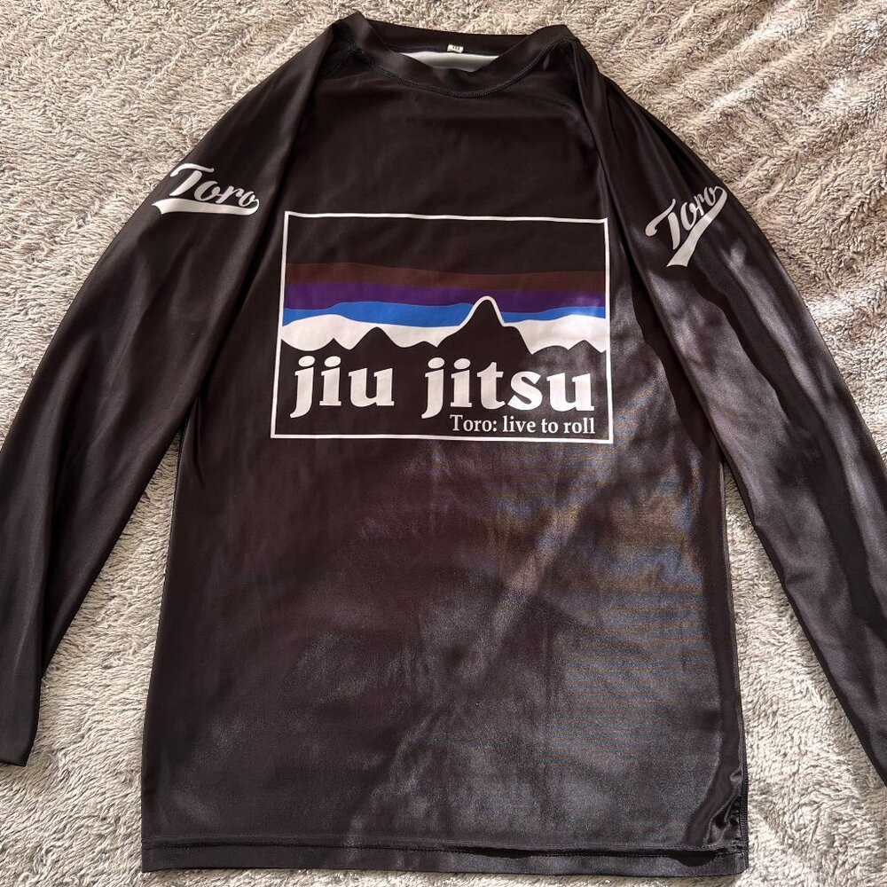 Toro Brazilian Jiu Jitsu Long Sleeve Rash Guard Mens Medium Used only once!